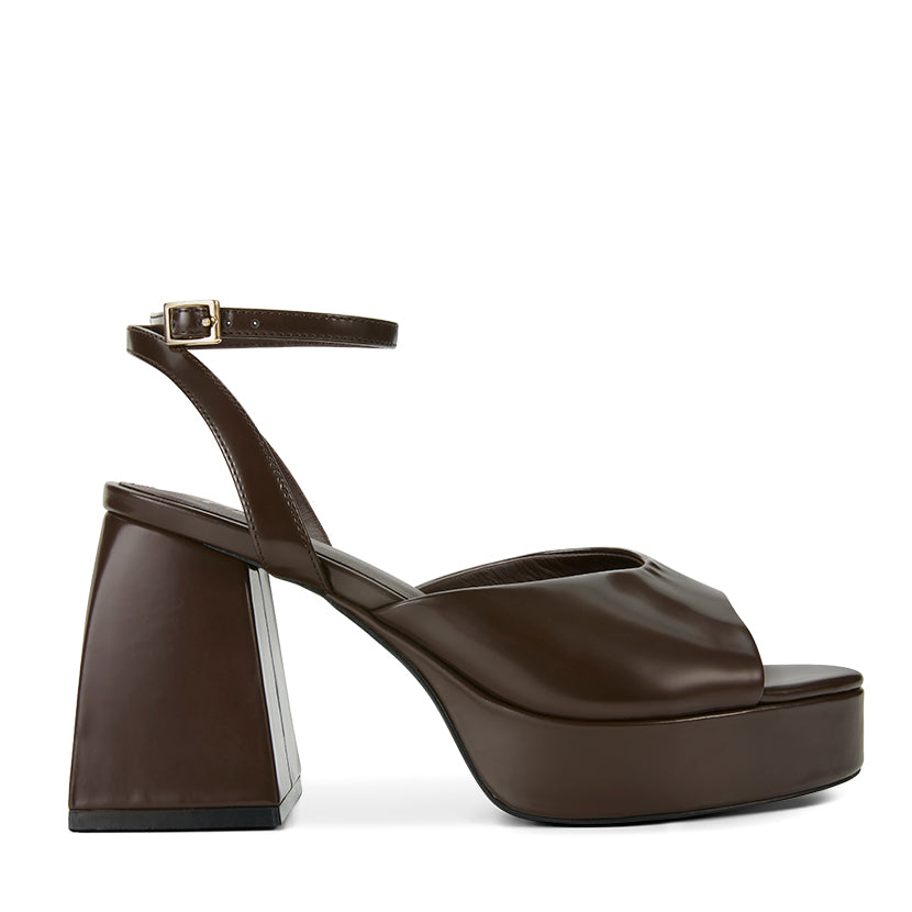 LMS-BROWNHEELS-1_78f966bb-fb81-4922-8125-059157464f0d.jpg